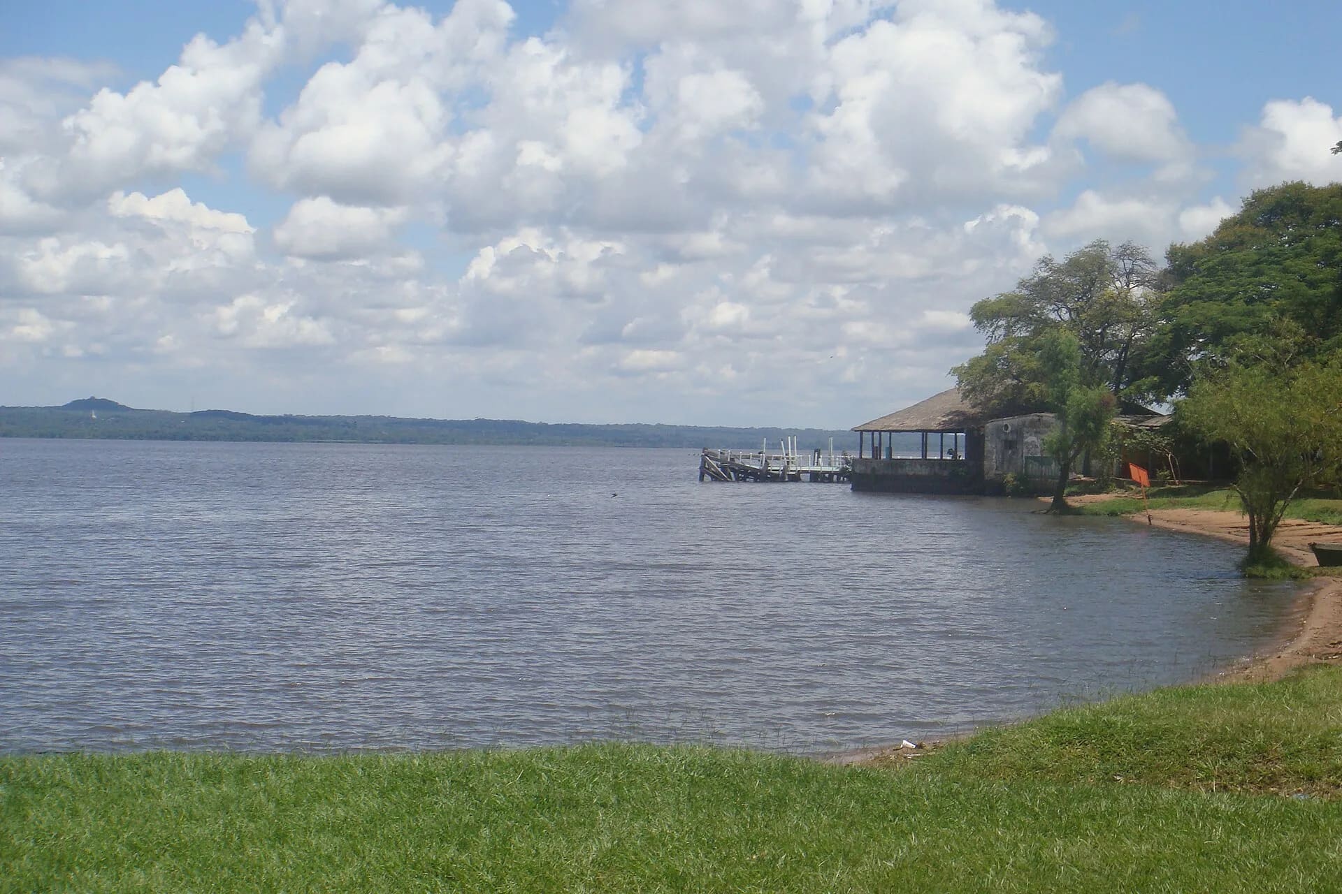 Costa del lago Ypacaraí